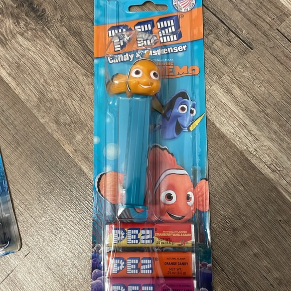 Finding Nemo/ Finding Dory Pez Dispenser Set - Picture 3 of 3